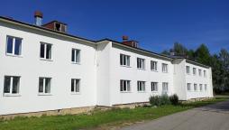 Общежитие находится по адресу Сергеева, 12
Здание двухэтажное, кирпичное. Комнаты на 3 – человека, оборудованы мебелью. Общежитие обеспечено электрическими плитами, хододильниками, микроволновками, душевыми кабинками, стиральной машиной.
Количество мест 80.